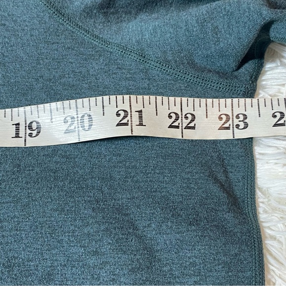 Vuori Long Sleeve Halo Crew DreamKnit Pullover Se Spray 
Heather Size M - Picture 4 of 5